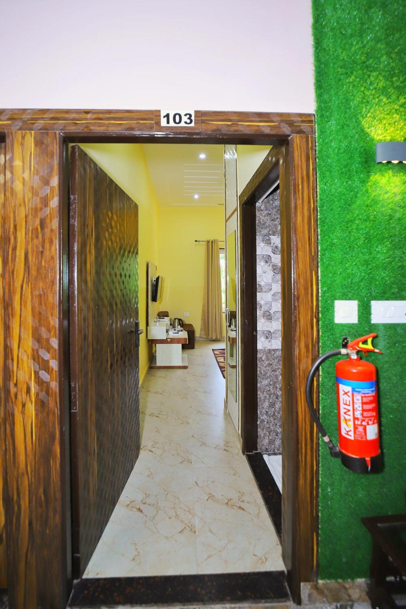 The Orchid Retreat Apartman Agra  Kültér fotó